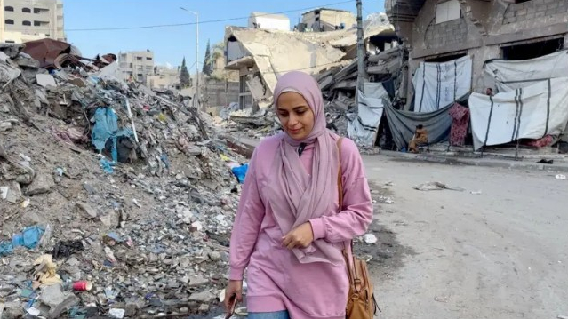 "لا نعرف إلى أين نُحيل الحالات المرضية الصعبة".. طبيبة من غزة  تروي قصص تفطر القلب للمرضى !
