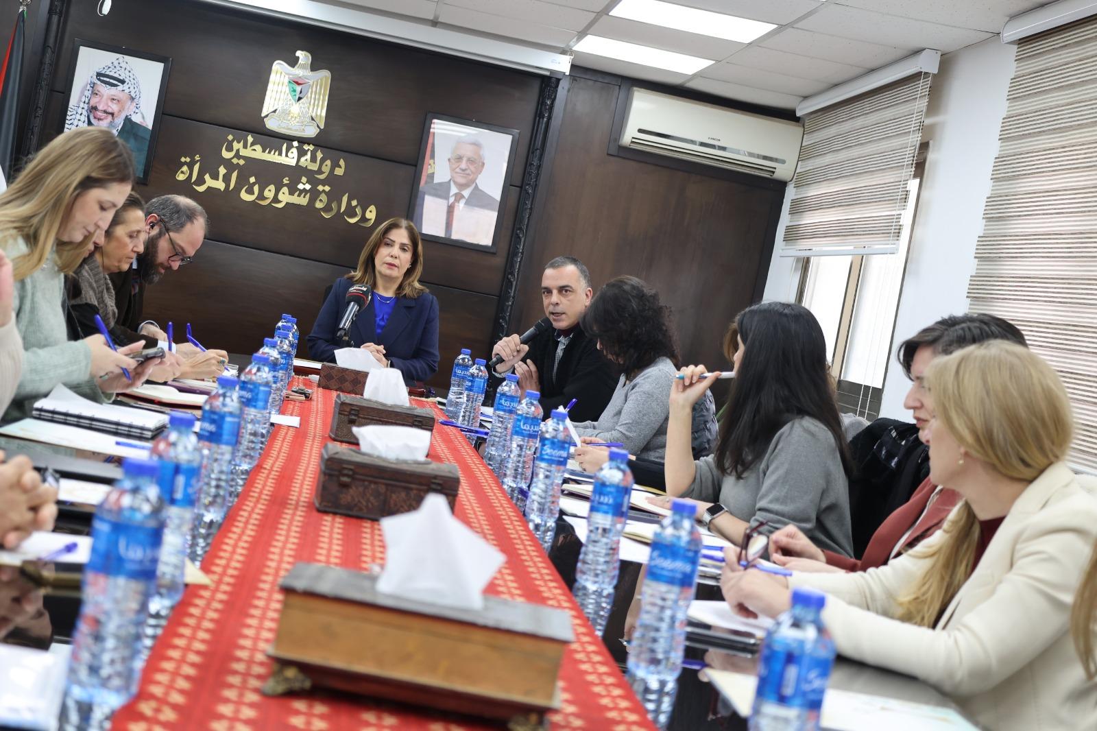 "شؤون المرأة" تترأس الاجتماع الثاني للجنة الوطنية التحضيرية لإعلان القدس عاصمة المرأة العربية


