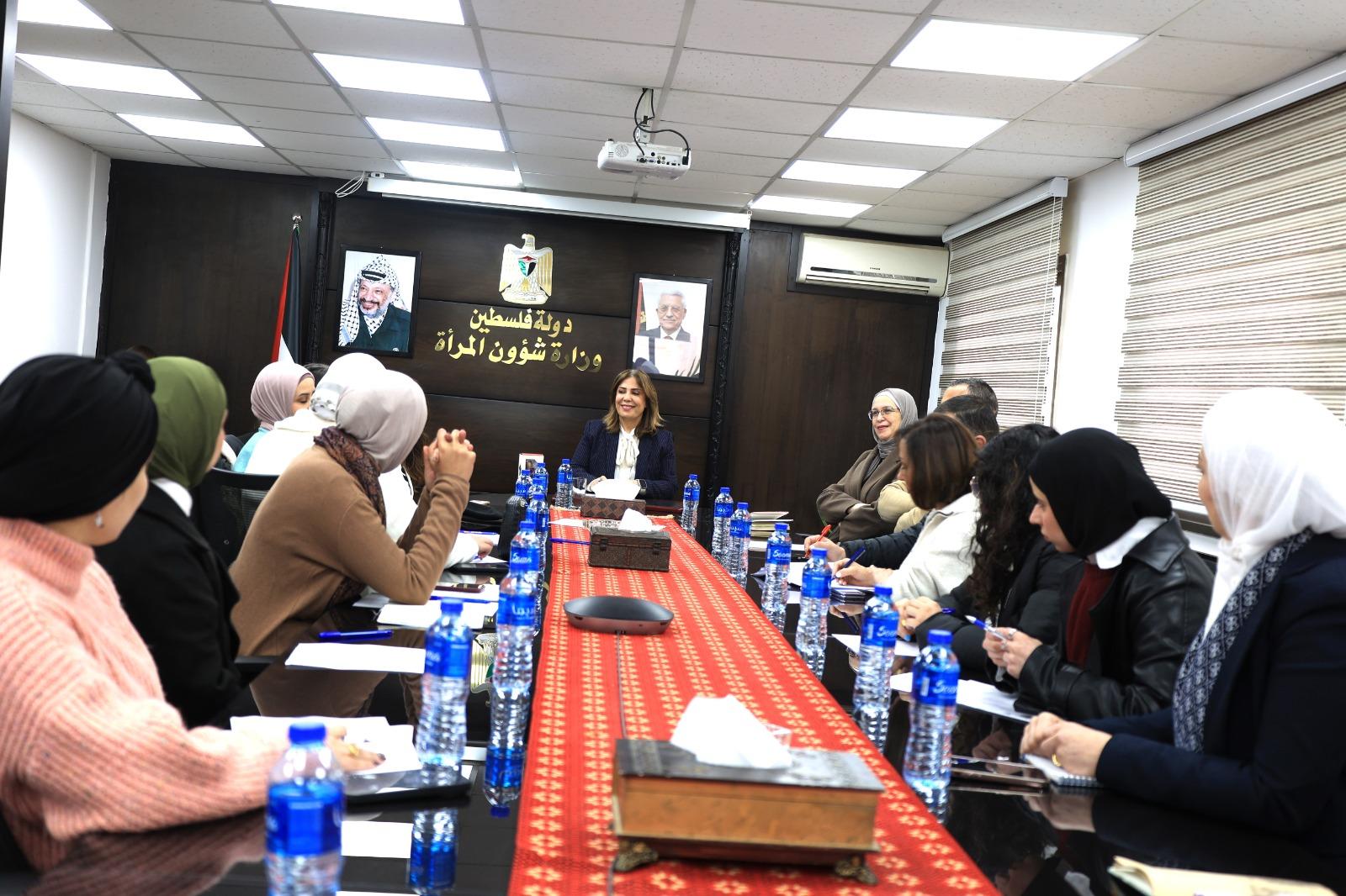 وزيرة شؤون المرأة تؤكد أهمية الشراكة في حماية النساء

