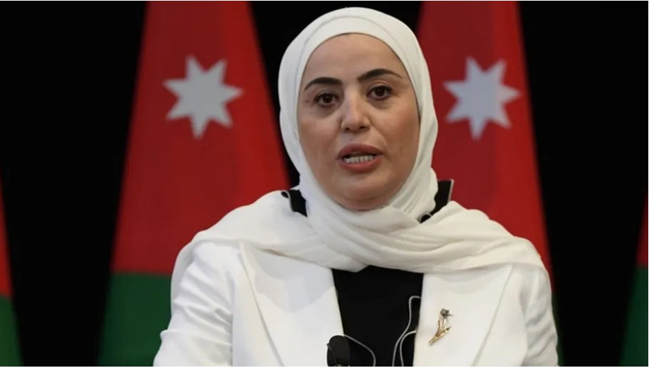 "نساء على خطوط المواجهة" يوثق بطولات المرأة في الأزمات والحروب 
