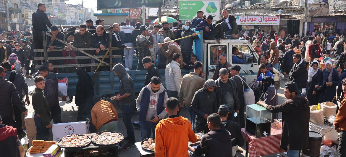 الإحصاء: عام 2024 شهد انهيارا للمنظومة الاقتصادية في قطاع غزة وتراجعا حادا في القاعدة الإنتاجية للضفة الغربية
