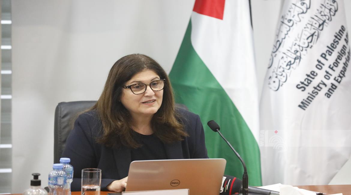 دافوس: شاهين تطلع وزراء وشخصيات أوروبية على تطورات الأوضاع في فلسطين
