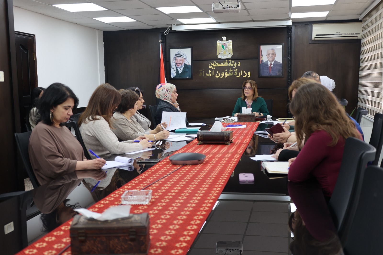 الوزيرة الخليلي تلتقي المؤسسات النسوية وهيئة الامم المتحدة للمراة وتستعرض البيان الساسي لمنهاج بيجين +٣٠ 
