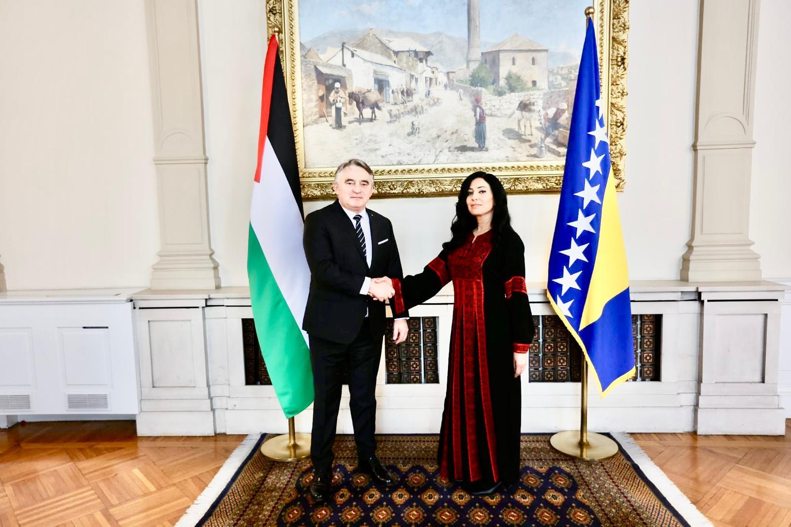 السفيرة سلفيا خروف تقدّم أوراق اعتمادها إلى رئيس مجلس رئاسة البوسنة والهرسك

