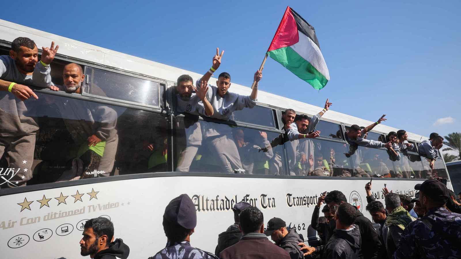إسرائيل ترجئ الإفراج عن 46 من الأسيرات والأطفال
