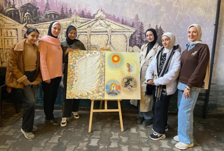 أرجوان الأمل.. فتيات غزة يبحن بالألوان في وجه الإبادة غزة
