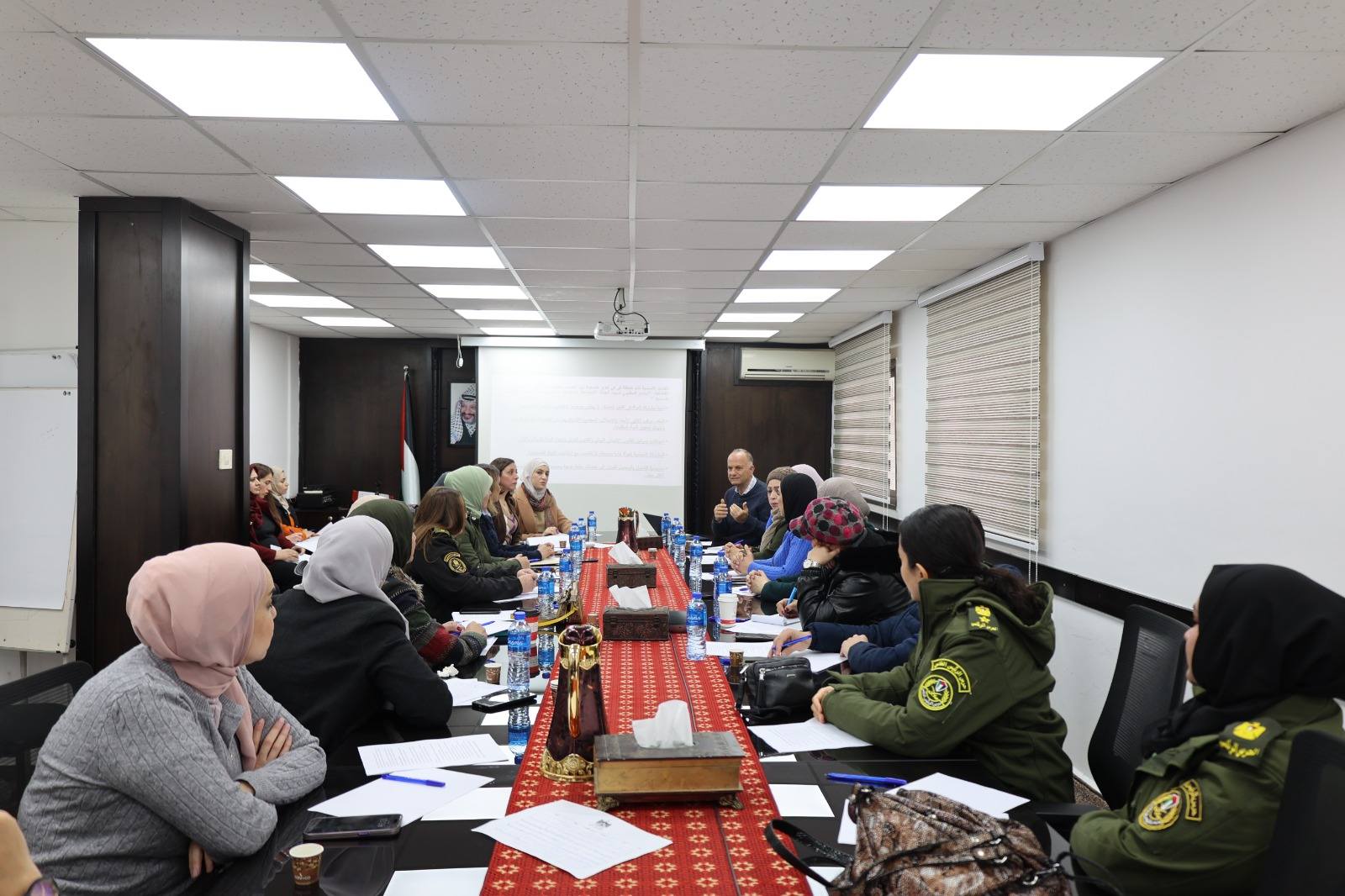 وزارة شؤون المرأة تعقد لقاءً تشاورياً مع أعضاء اللجنة الاستشارية للقطاع الأمني لمناقشة الاستراتيجية الوطنية عبر القطاعية للمساواة وتمكين المرأة 2025-2027