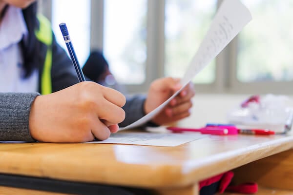 كيف نتفادى الإجهاد وضعف التركيز خلال امتحانات "التوجيهي" .. ؟  خبيرة التغذية دعاء نخلة تجيب !