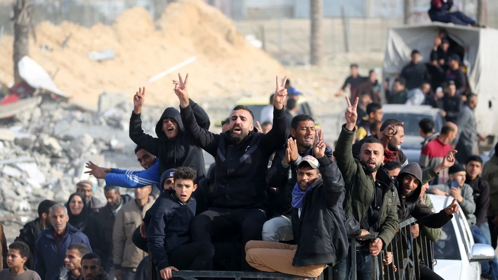 نجاح الوسطاء في حل أزمة اتفاق "هدنة غزة".. وحماس تعلق
