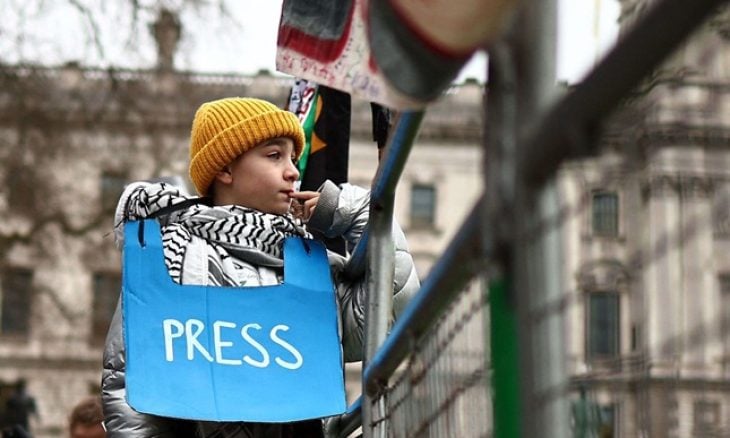 "أدوار" تدين الانتهاكات الموجهة ضد القيادات النسوية في فلسطين وتطالب بحماية حقوقهن
