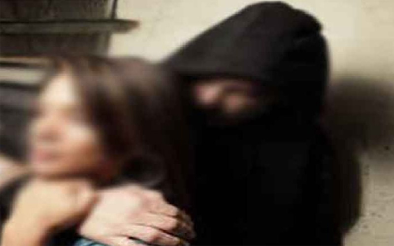 في محاولة لقتلها.. اختطاف معلمة من داخل مدرستها في غزة !

