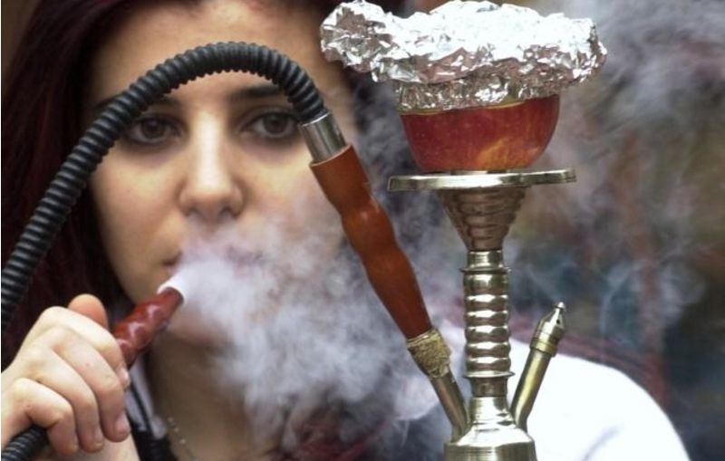تدخين الشيشة لـ45 دقيقة يعادل مئة سيجارة: حملة توعية تستهدف الجالية العربية
