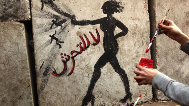 التحرّش الجماعي: دائرة من العنف تكون المرأة فيها الحلقة الأضعف .. و"سالمونيلا" جزاء من تقول "لا"
