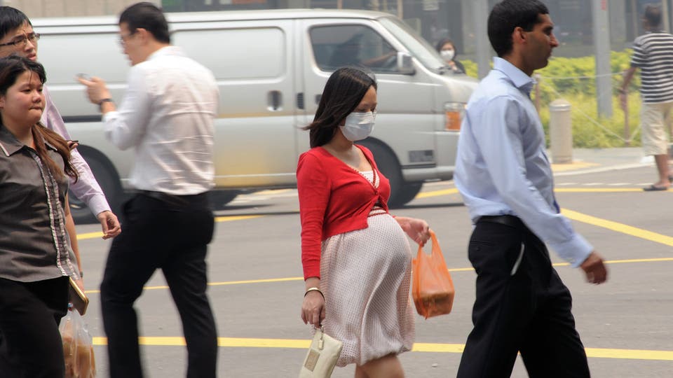 التعرض للتلوث قبل الولادة يتسبب بارتفاع "السكر" خلال الطفولة
