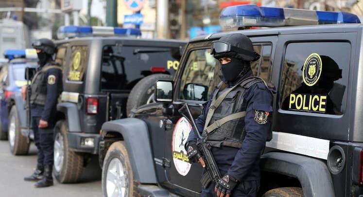 مذبحة مروعة.. مقتل أسرة بالكامل شنقاً وتسميماً في مصر
