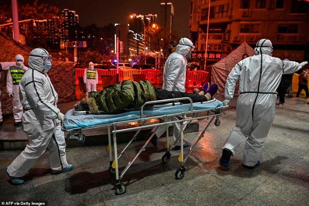 أكثر فتكا بالرجال.. كورونا يتراجع بالصين وسول تعلن الحرب وأنباء سيئة بأرجاء العالم
