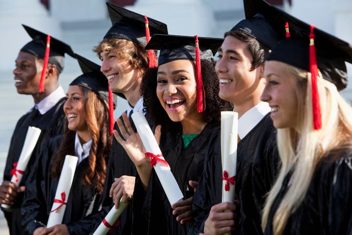 أكملوا تعليمكم الجامعي.. فالدراسة تطيل العمر
