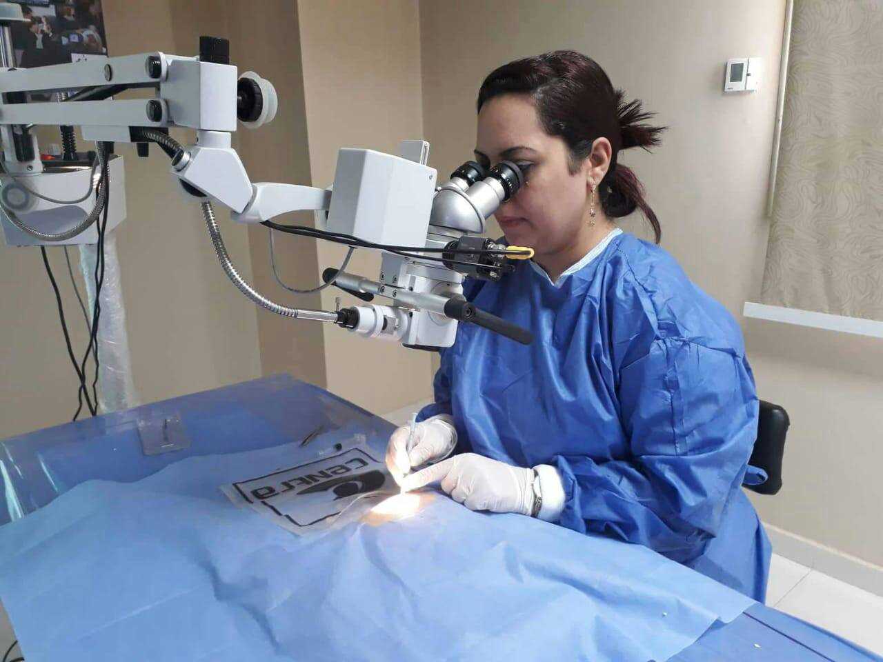 صوت| "دكتور البصريات" يثير الجدل بين أوساط أطباء العيون في الأراضي الفلسطينية
