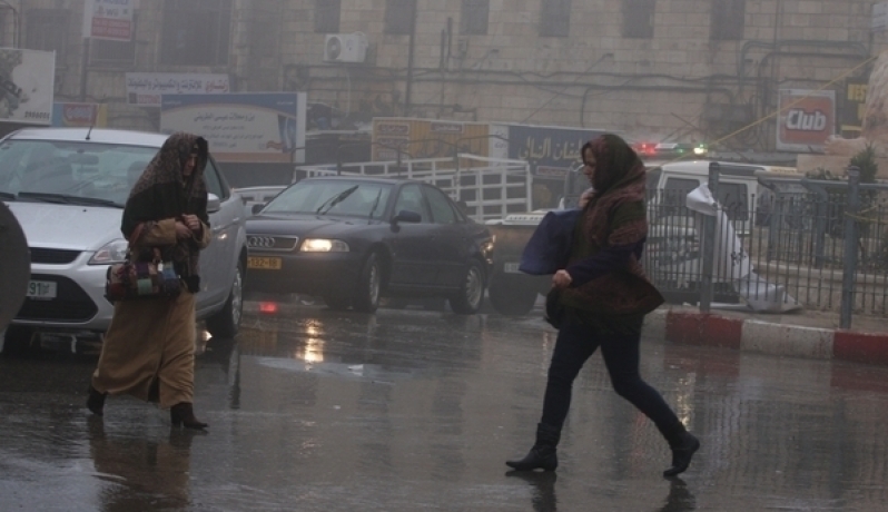 حالة الطقس: منخفض جوي عميق وأجواء ماطرة وعاصفة وشديدة البرودة
