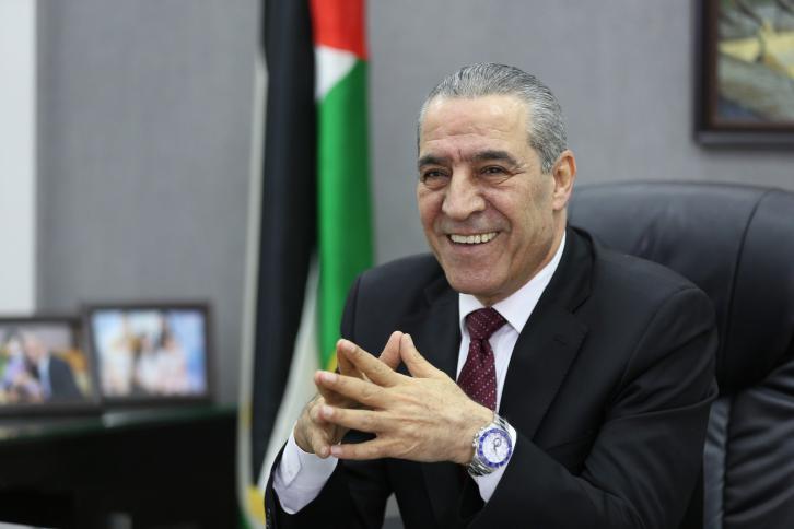 الشيخ يعلن عن اتفاق لانهاء أزمة الكهرباء
