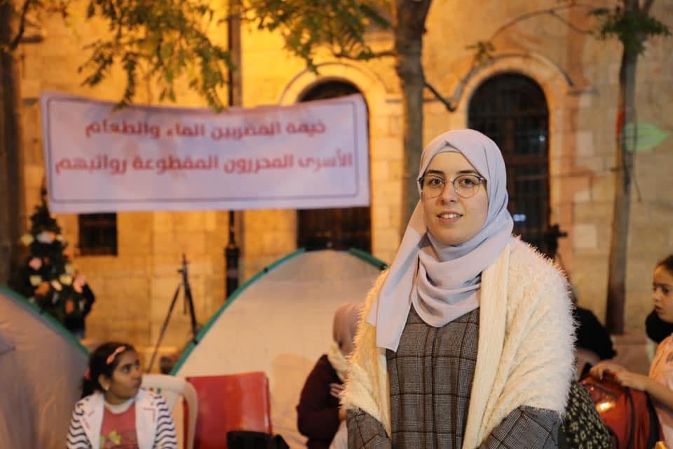 الاحتلال يعتقل خمسة مواطنين بينهم أسيرة محررة في رام الله

