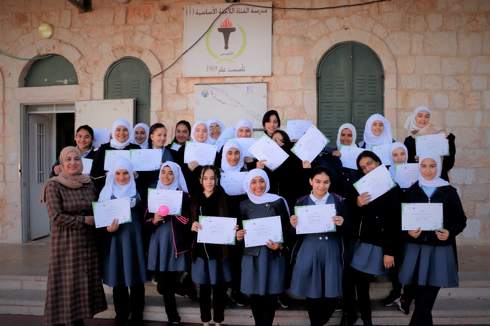 كهرباء القدس وإنجاز فلسطين تختتم البرنامج التطوعي أنا صاحب مشروعي بمشاركة 120 طالبة
