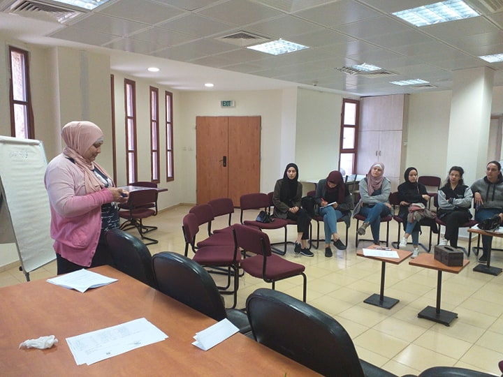 مركز محور يستقبل طالبات كلية ابن سينا ومركز فتيات نابلس يفتتح دورة الاسعاف الأولي
