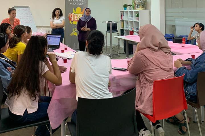 رياديات أعمال مقدسيات ينجحن بتطوير أعمالهن من خلال برامج "جست"
