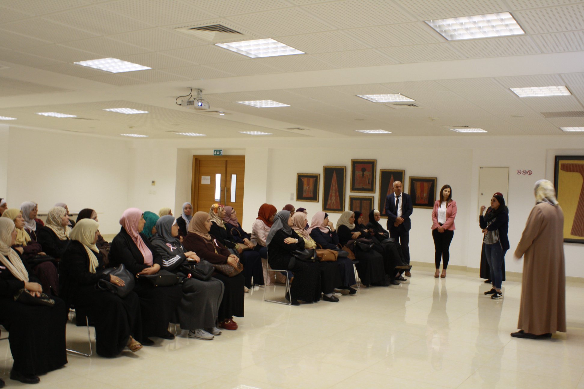 شبكة ديار تنظم جولة ميدانية لسيدات جمعية نهضة أبو ديس في دار الكلمة الجامعية بمناسبة اليوم الوطني للمرأة الفلسطينية 
