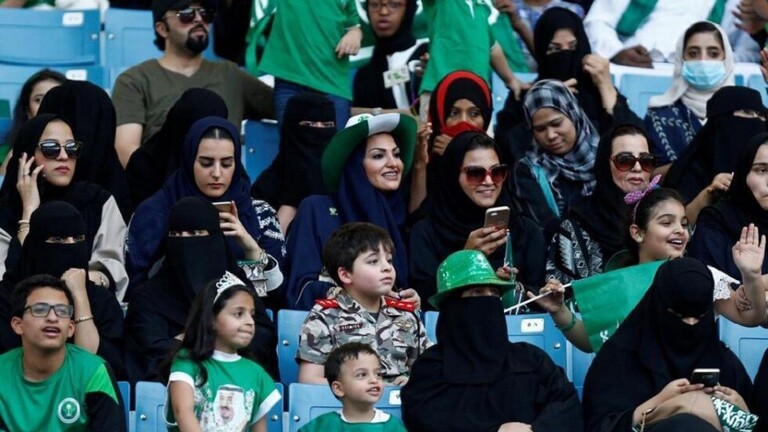 5 شروط قبل حضور النساء لمباريات كرة القدم في تبوك السعودية

