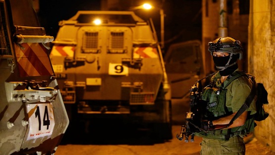 الاحتلال يقتحم مركز "حنظلة" الثقافي في صفا ويستولي على محتوياته
