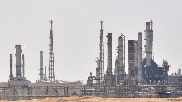 صعود أسعار النفط 15% بعد هجمات السعودية

