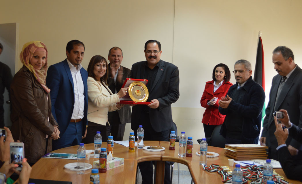 التربية تكرّم الطلبة الجامعيين المشاركين في البطولة العربية لكرة القدم