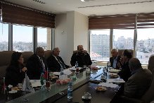 شركة نخيل فلسطين للاستثمار الزراعي تبدأ موسم قطف ثمار النخيل