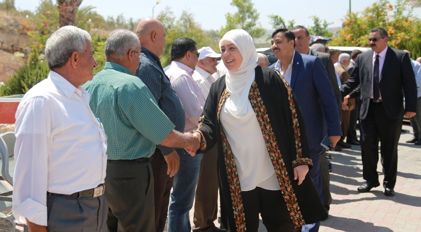 غنام: سنصل لكافة التجمعات السكانية لخدمة المواطن
