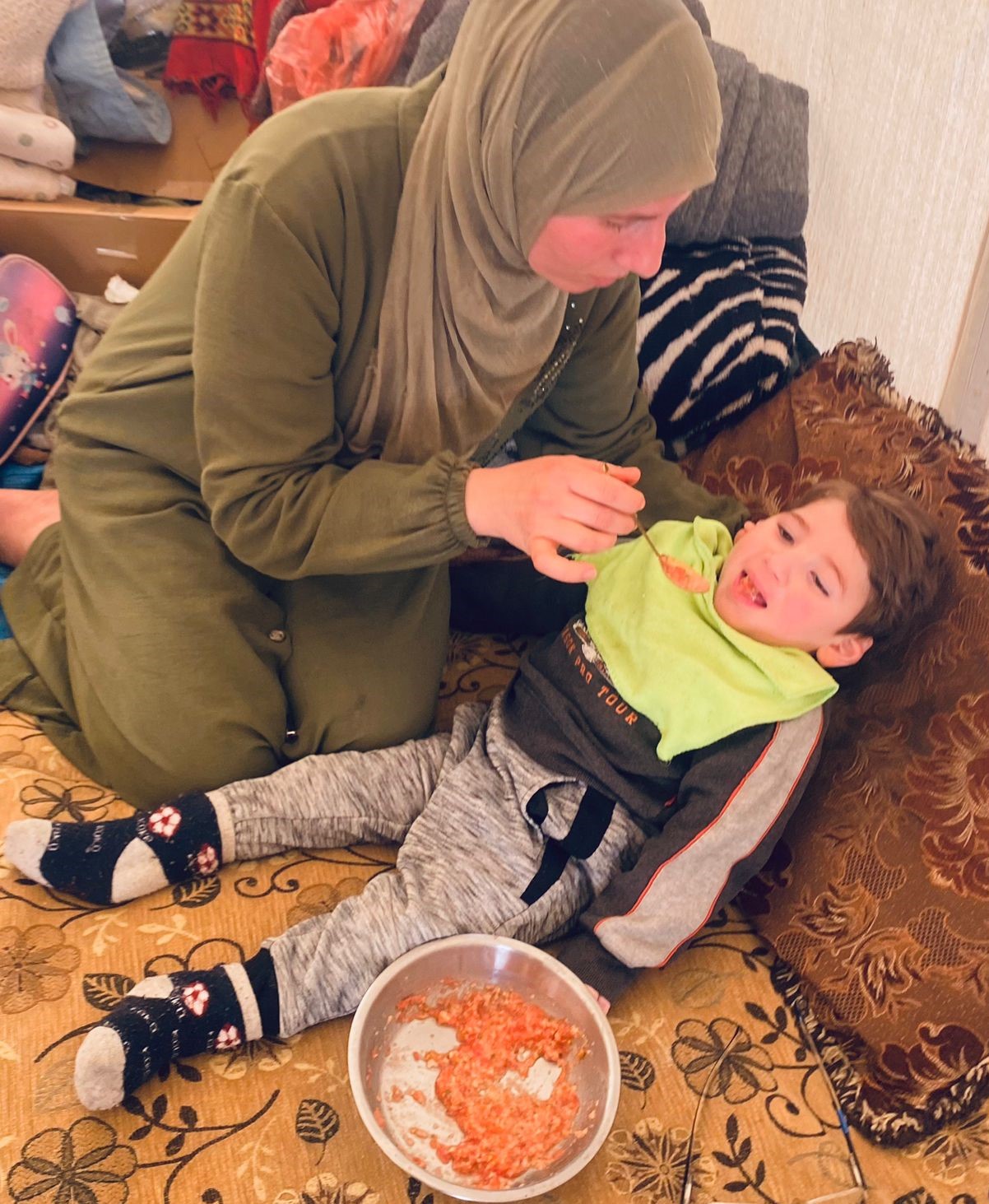 أعباء مضاعفة على ذوي الإعاقة في حياة النزوح بغزة
