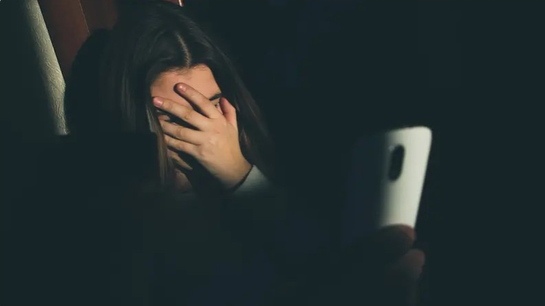 سربوا صورهن الحميمة.. ضجة في المغرب وقاصرات يستنجدن

