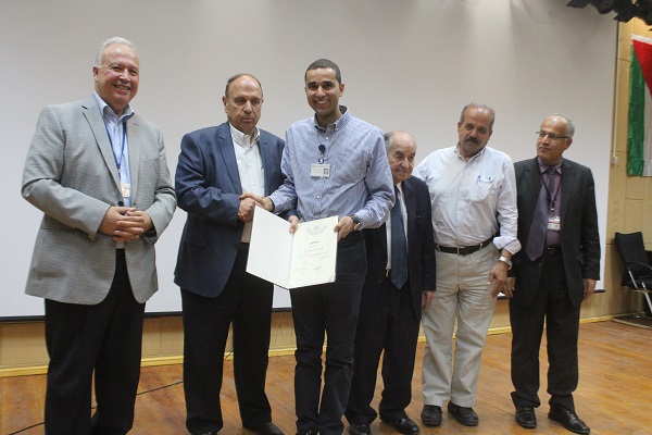 إدارة المقاصد تكرم الموظفين المتميزين احتفالا بيومي العمال والتمريض‎
