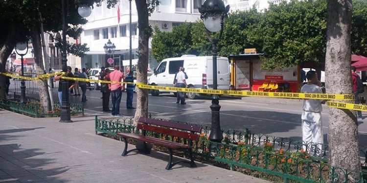 امرأة تفجر نفسها بحزام ناسف بشارع الحبيب بورقيبة 
