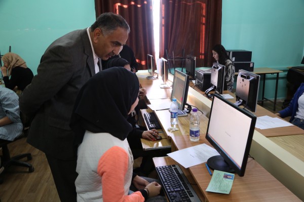 التربية تعقد امتحان التكنولوجيا العملي لطلبة الثانوية العامة "الإنجاز"
