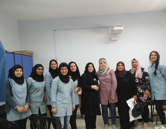 دائرة المرأة تنظم يوماً تثقيفياً لطالبات المدارس
