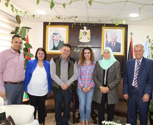 حمد تبحث سبل التمكين الاقتصادي للنساء مع "الأكشن إيد"