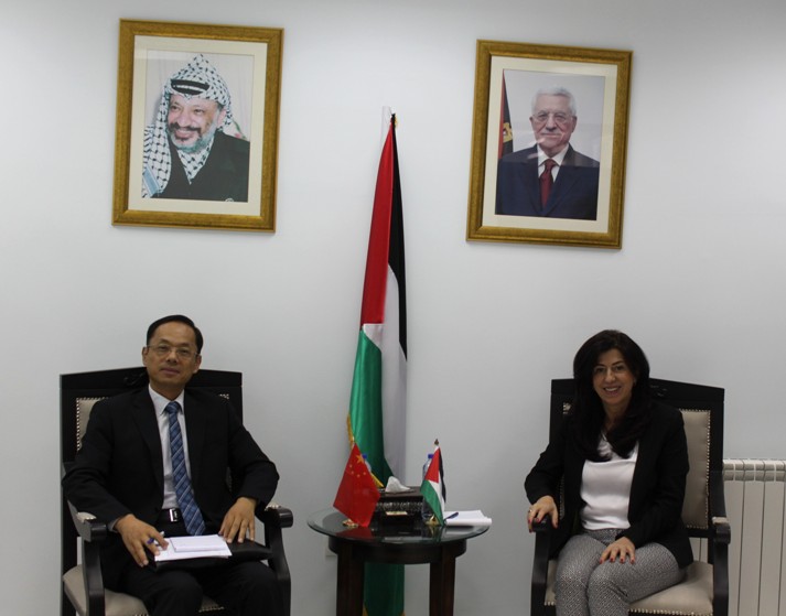 وزيرة الاقتصاد الوطني وسفير جمهورية الصين يبحثان إعفاء فلسطين من الجمارك       

