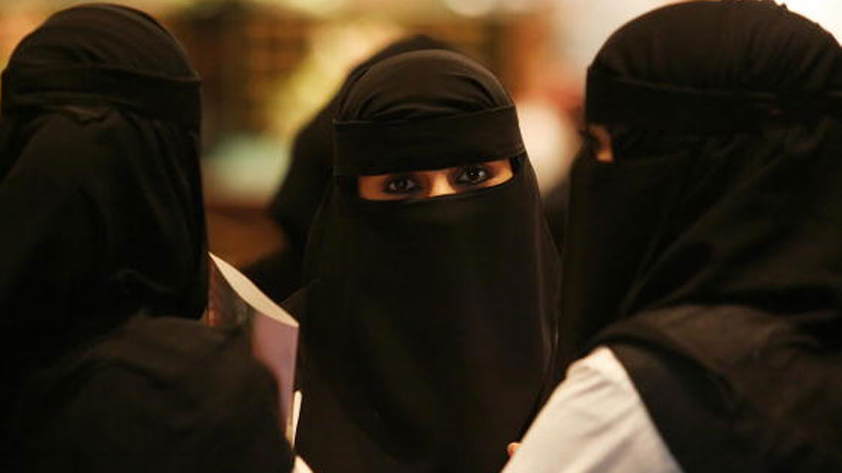 المرأة السعودية كاتبة عدل للمرة الأولى
