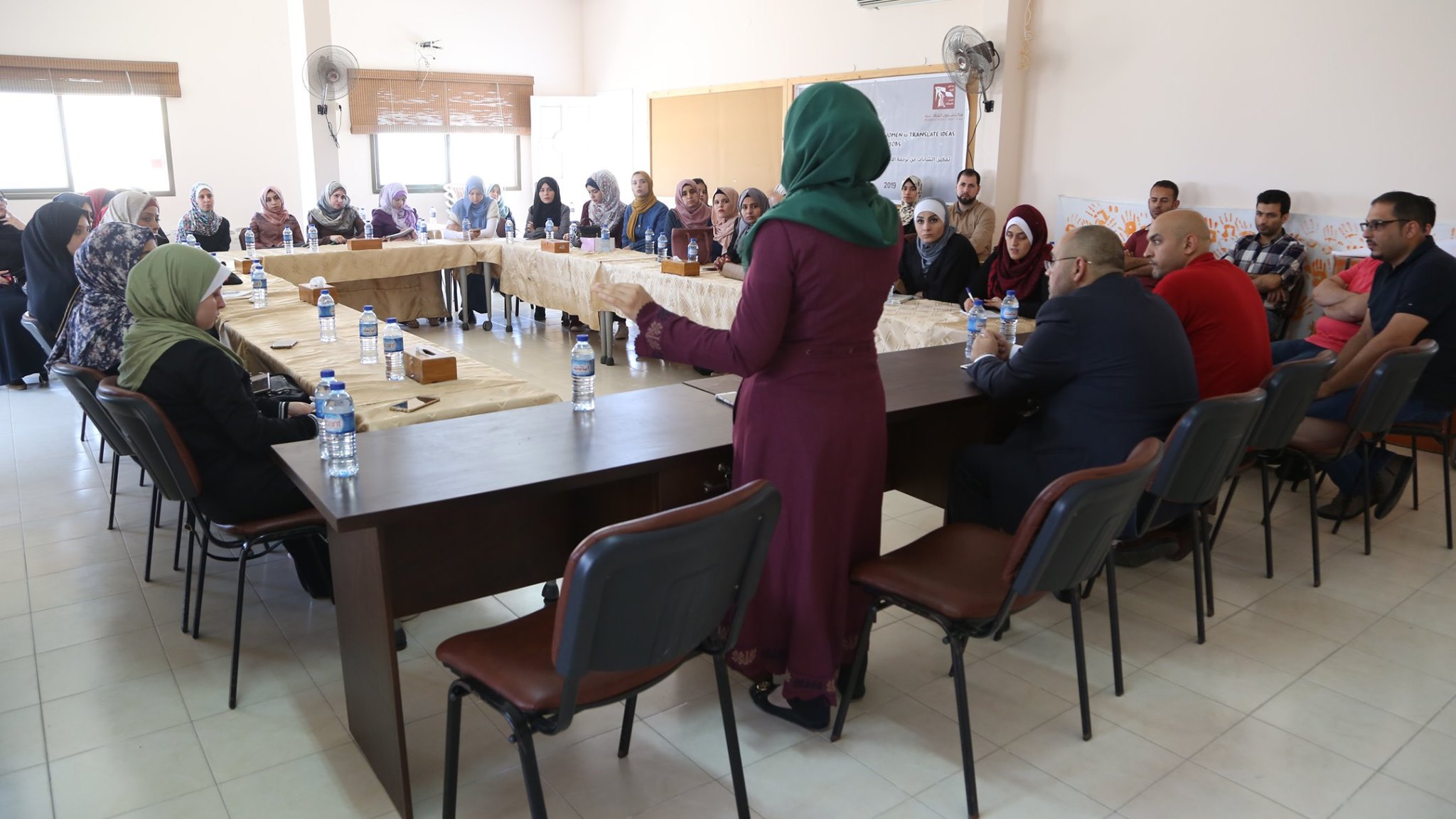 مركز شؤون المرأة يبدأ بتفيذ مشروع "تمكين الشابات من ترجمة الأفكار الريادية إلى فرص عمل" (صور)