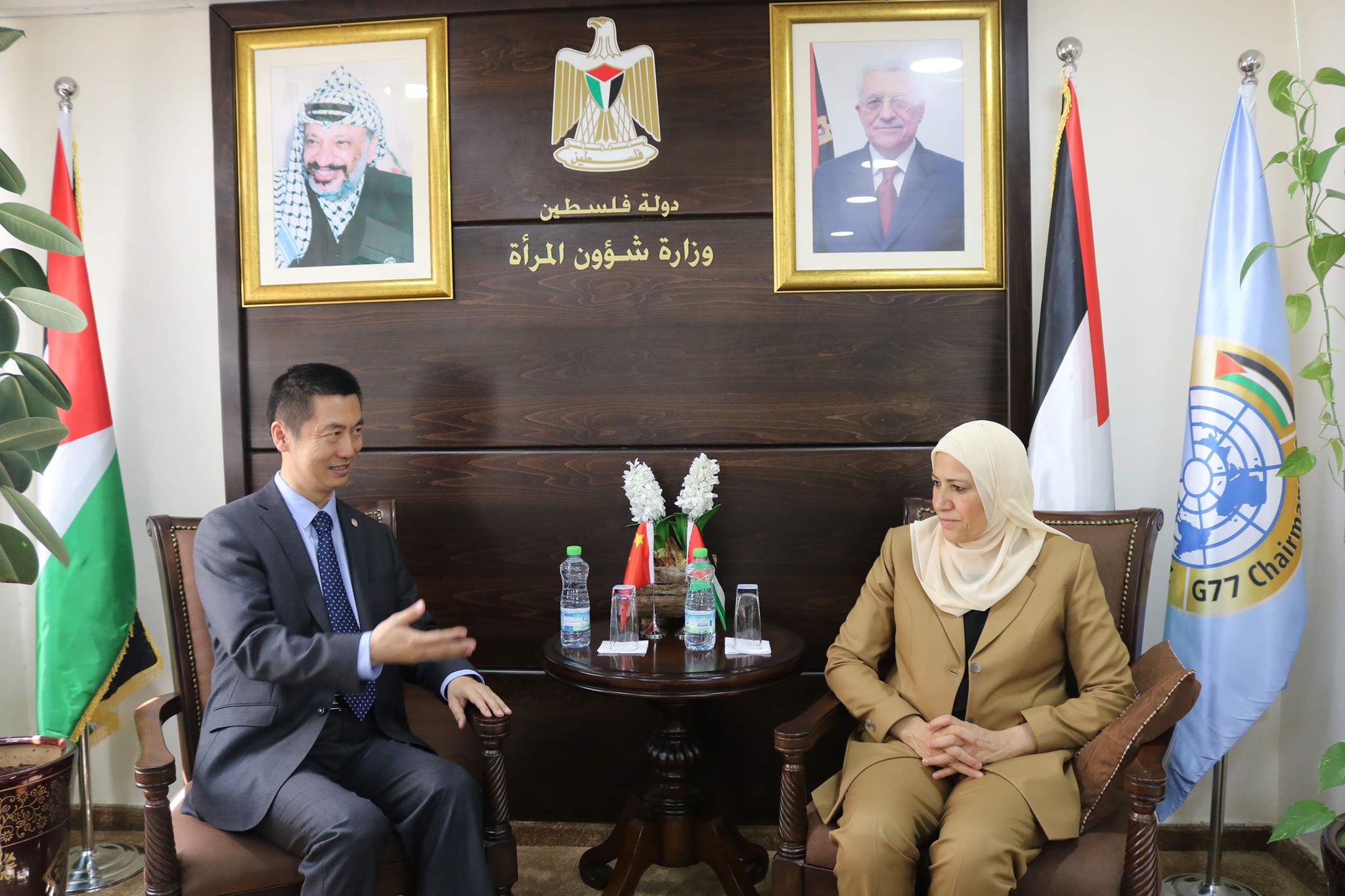 وزيرة المرأة.. تستقبل السفير الصيني
