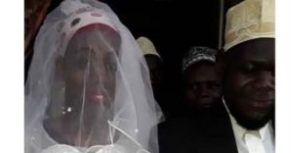 إمام مسجد يكتشف أنه متزوج من رجل بعد أسبوعين من زواجهما
