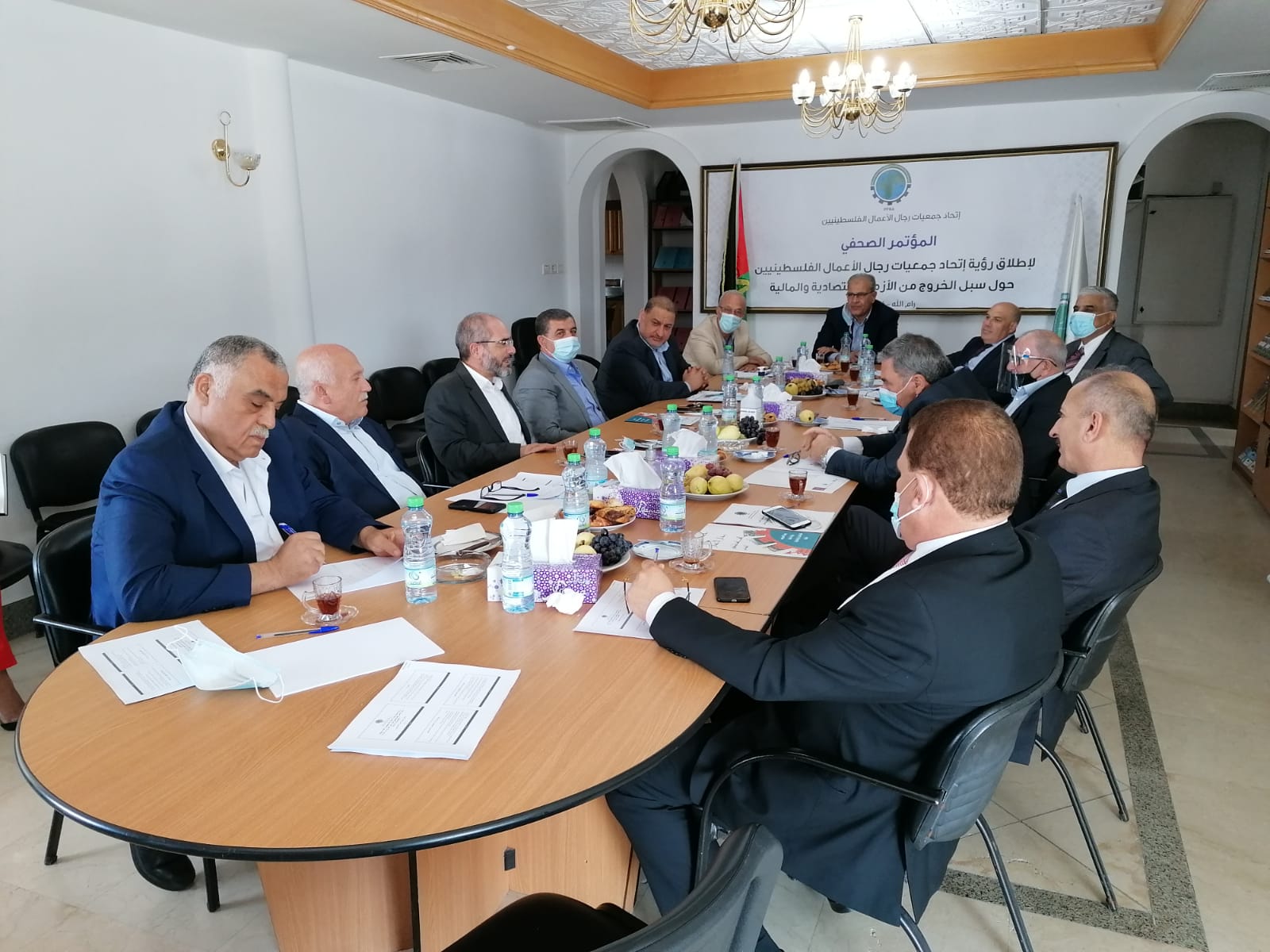 صوت| إتحاد جمعيات رجال الأعمال الفلسطينيين يبحث مع جمعية البنوك خطة للخروج من الأزمة الاقتصادية
