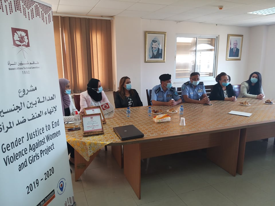 صوت| طاقم شؤون المرأة والشرطة يحتفلان باختتام مشروع "العدالة بين الجنسين"
