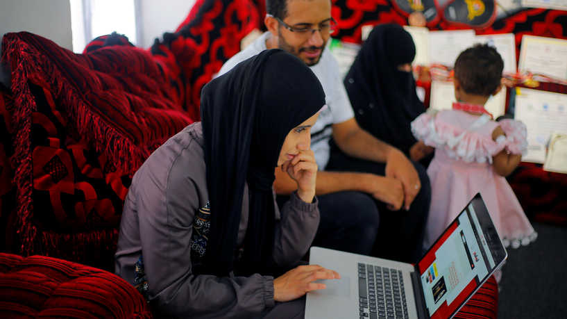 النساء في زمن كورونا.. دراسة تكشف سرا يقف وراءه أزواج طائعون

